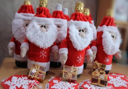 Новогодняя одежда для бутылки Дед Мороз и Снегурочка от Надежды Максимовой (Конкурсная работа)